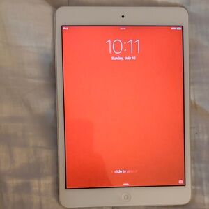 Apple iPad 1st Generation- 2013 White 16gb